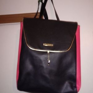 Awesome bag pink black bag like new